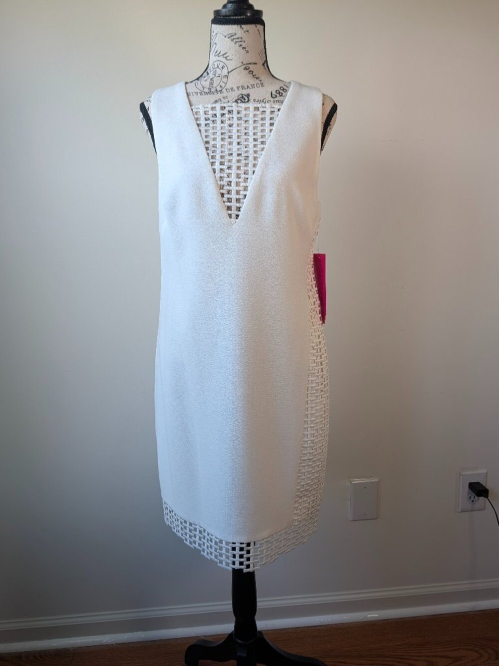 Betsey Johnson Dress NWT Size 6 White Cutout Panel Shift Cocktail Dress